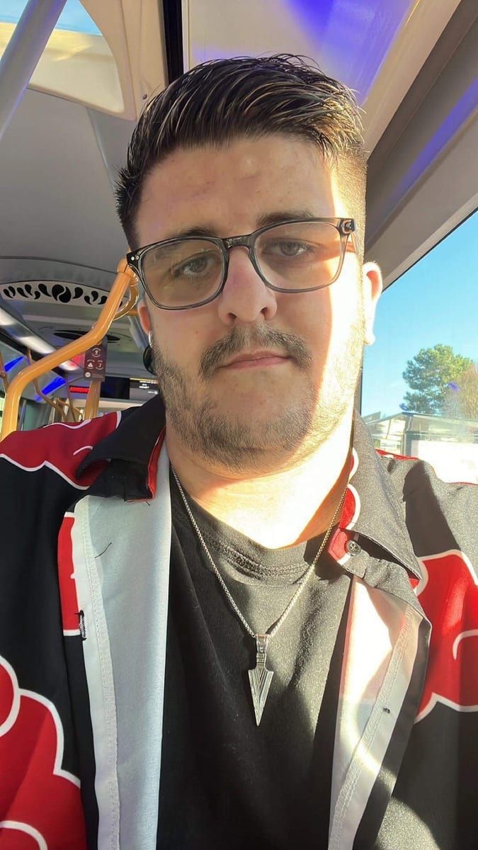 Profil von Menouar
